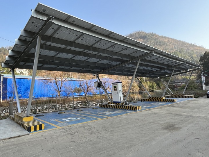 納木村建起了新能源充電樁。貴州電網有限責任公司電力科學研究院供圖