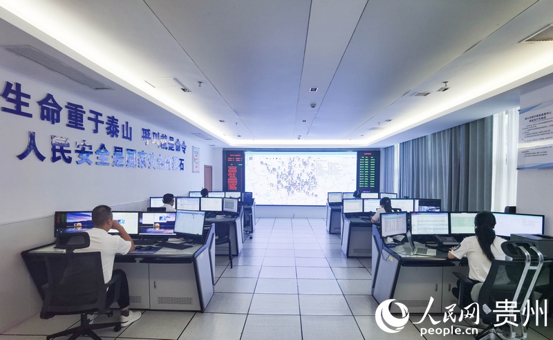 遵義市醫療緊急救援中心調度大廳。人民網記者 王秀芳攝