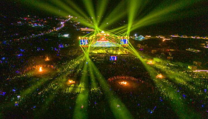 燈光秀。李學友攝