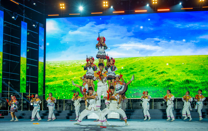 滾山珠表演。李學友攝