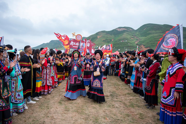 喜迎嘉賓。李學友攝