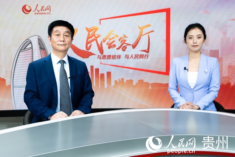 貴黔國際總醫院副院長、胸心外科主任楊康做客人民網演播室。涂敏攝