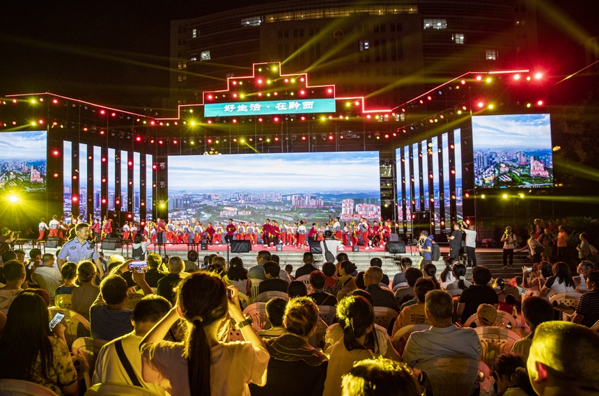 2024年8月1日，貴州省黔西市2024年“好生活 在黔西”避暑旅游季火把節，文藝表演精彩紛呈。