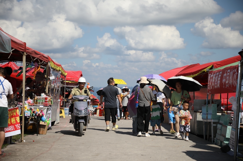 “云邊的攤位”。