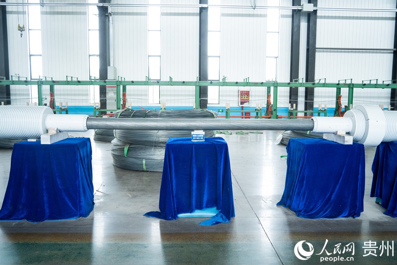 貴繩集團生產車間密封鋼絲繩索具展品。人民網 陽茜攝