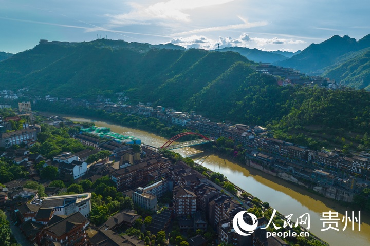 航拍仁懷市茅臺酒鎮。人民網 陽茜攝