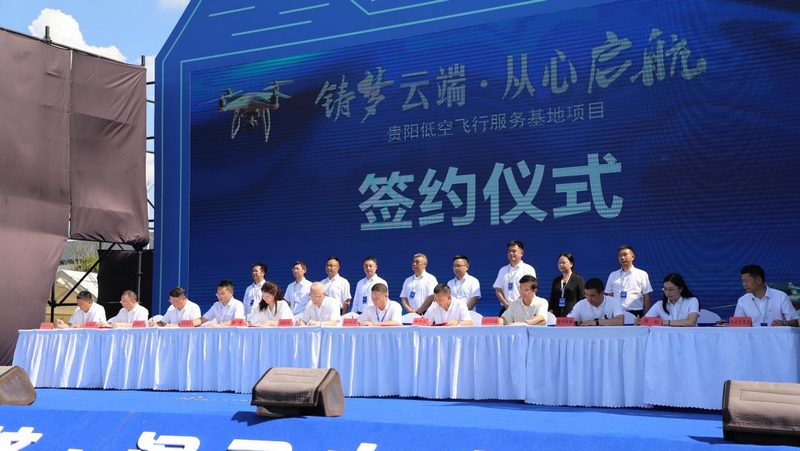 活動上進行簽約儀式。姜繼恒攝