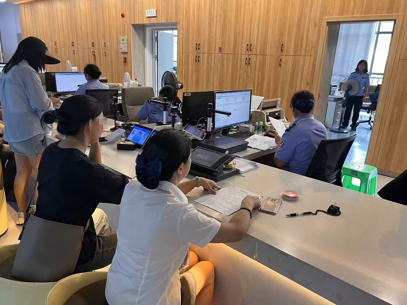 平壩區實現“不動產+戶籍”聯動辦 提升集成服務高度。