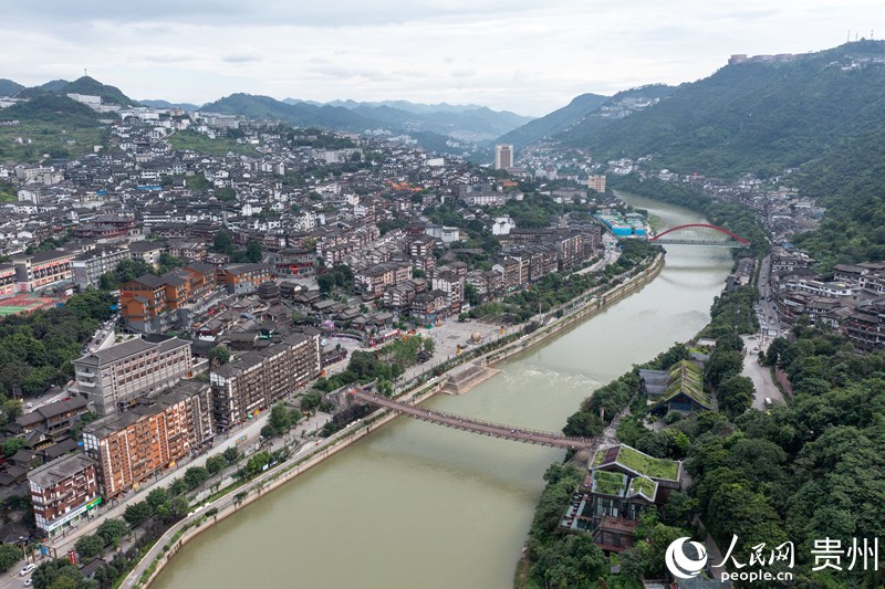 航拍下的茅臺鎮。人民網記者 翁奇羽攝2