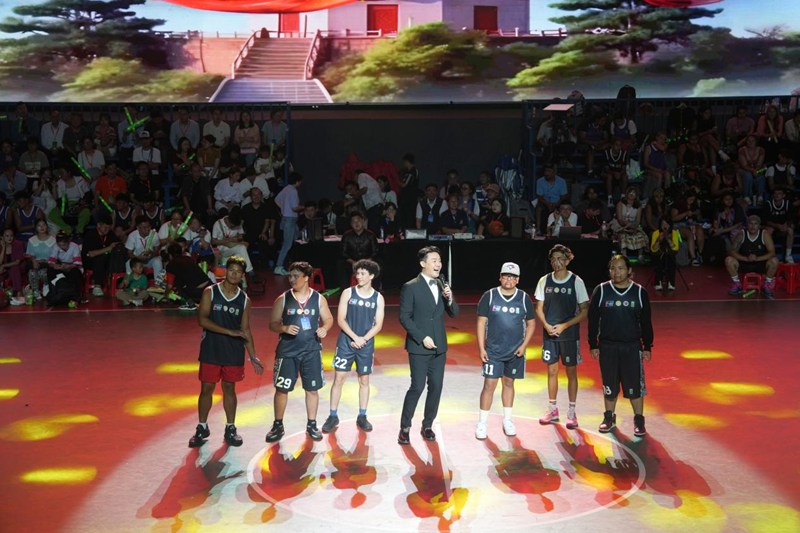 中美青少年通過貴州村BA共筑友誼橋梁。