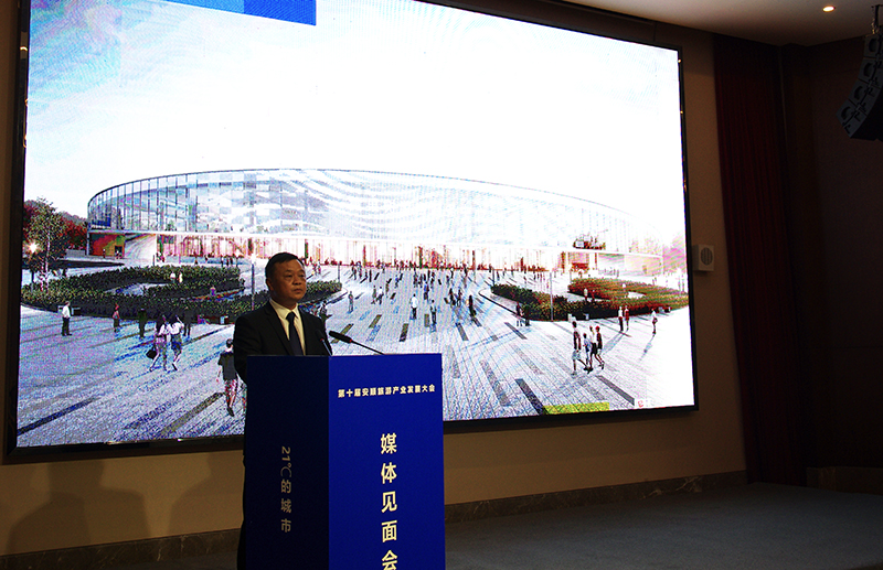 安順市黃果樹旅游區黨工委委員、管委會副主任羅仁良介紹黃果樹旅游區旅游資源優勢及旅游產業發展情況