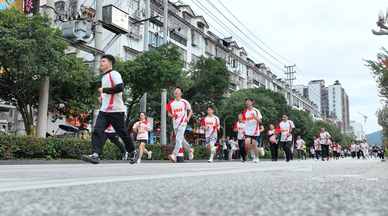 運動會跑步比賽。