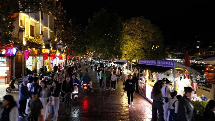 鎮遠夜間經濟引爆國慶旅游。