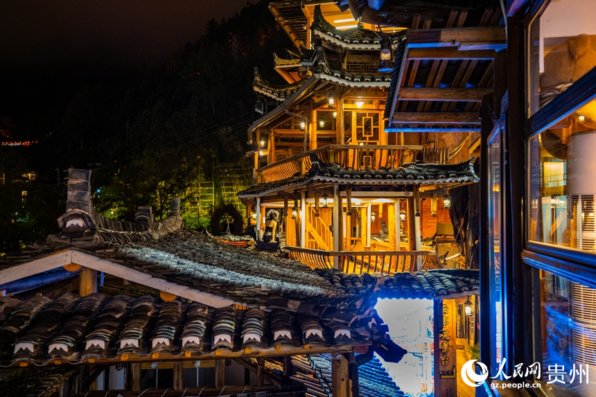 西江千戶苗寨夜景。人民網 陽茜攝