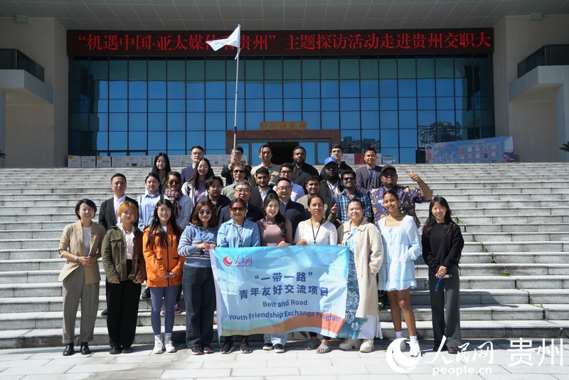 外媒記者走進貴州交通職業大學。人民網 陽茜 攝