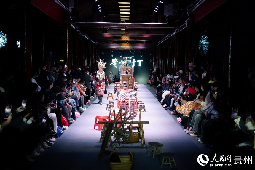 “村T”表演現場。人民網記者 涂敏攝