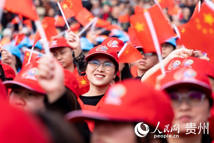 玉屏侗族自治縣成立40周年慶祝大會現場。人民網記者 涂敏攝