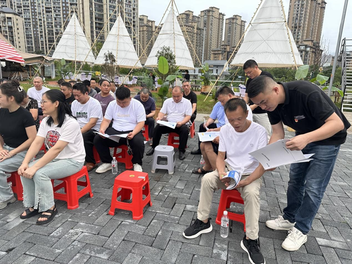 羅甸創新“融合式”黨建引領-推進煙草行業高質量發展。