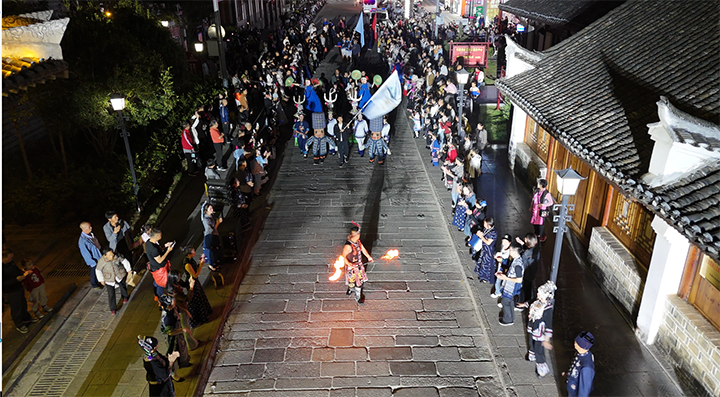 鄉鎮代表隊入場儀式。胡浩攝