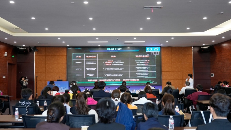 參賽隊伍進行項目路演。郭露 攝