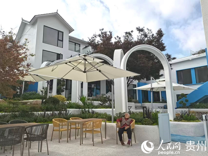 原鄉里田野集藍調小院一隅。人民網 黃小桃攝