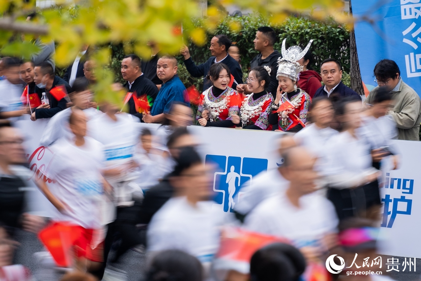 2024貴州環雷公山馬拉松賽現場。人民網記者 涂敏攝