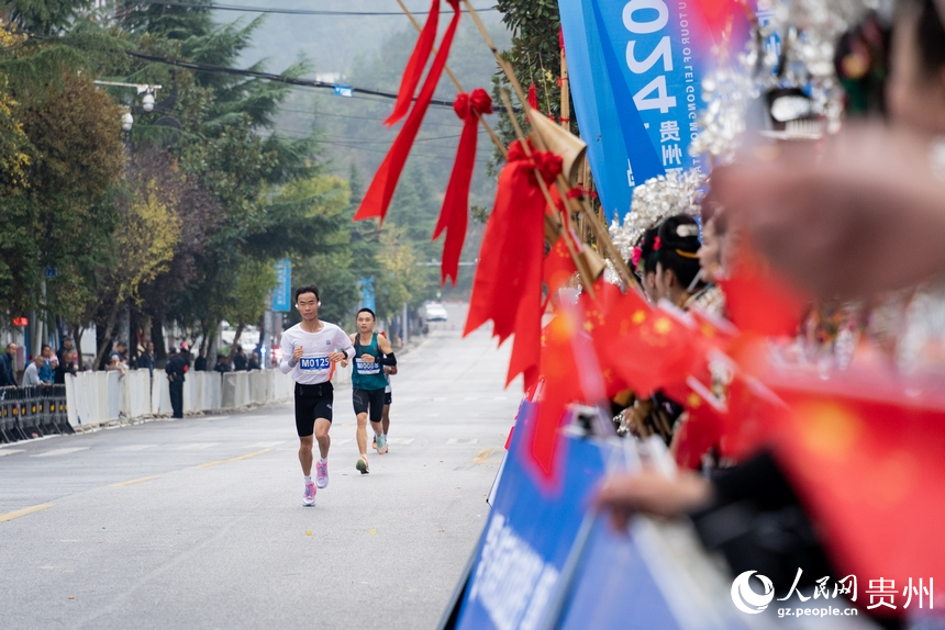 2024貴州環雷公山馬拉松賽現場。人民網記者 涂敏攝