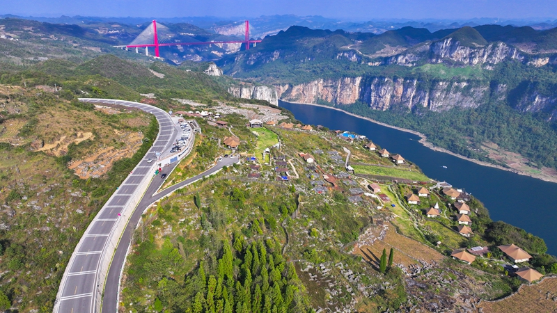 黔西新仁至化屋旅游公路。廖迅 攝