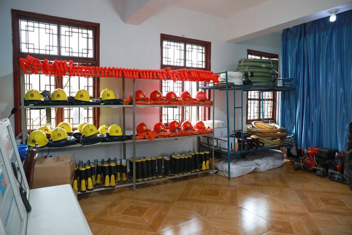 基佑村微型消防站設備室。