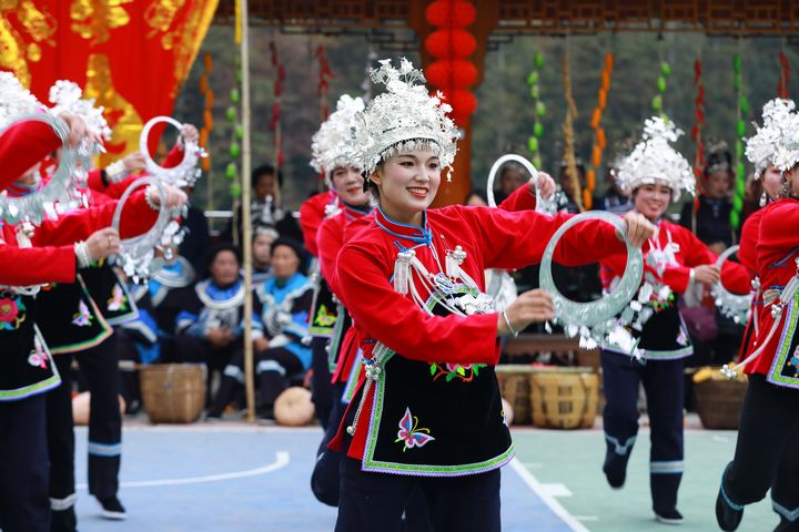 侗族群眾進行文藝表演。劉夢攝