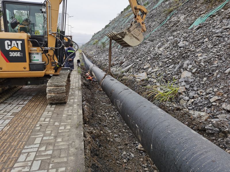 筍子塘水廠管網建設安裝。龍里縣水務局供圖