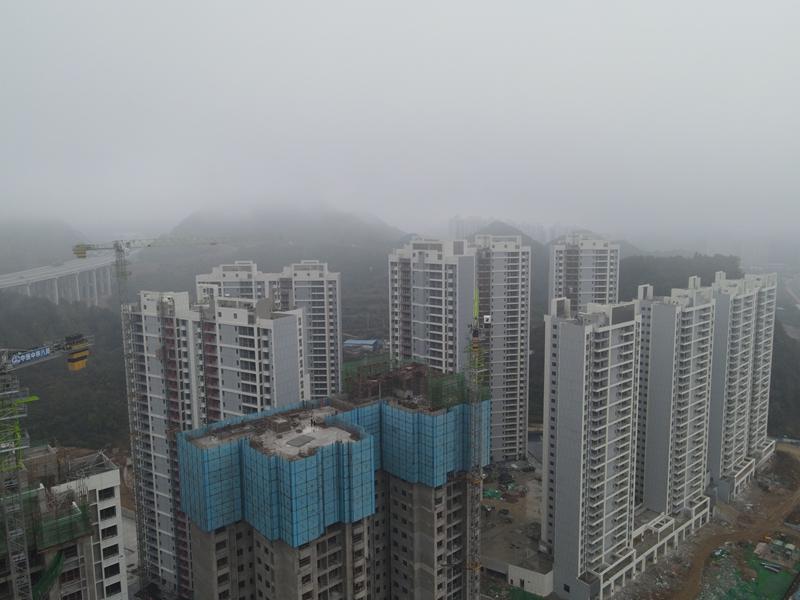 圖為貴陽觀山湖區朱昌片區棚戶區城中村改造安置房現場。