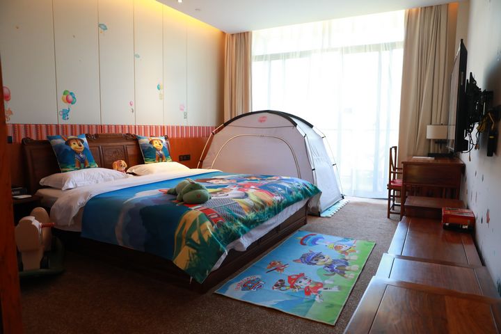 劍河仰阿莎溫泉城小鎮的親子客房。 楊家孟攝