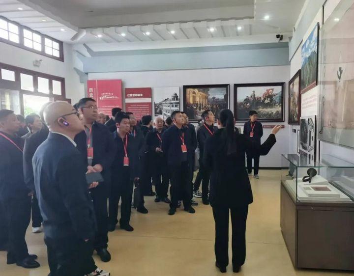 參觀紀念館。