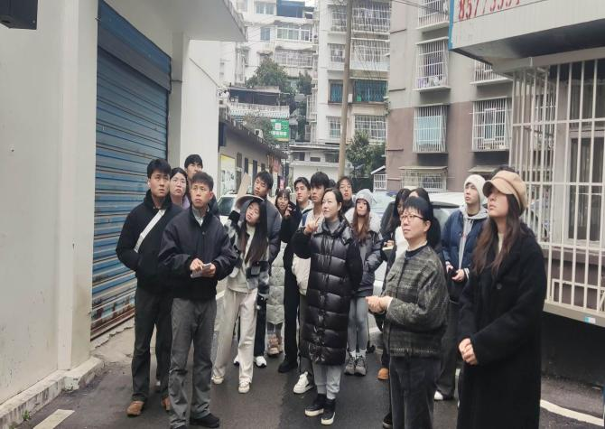 2、環境設計專業師生現場調研
