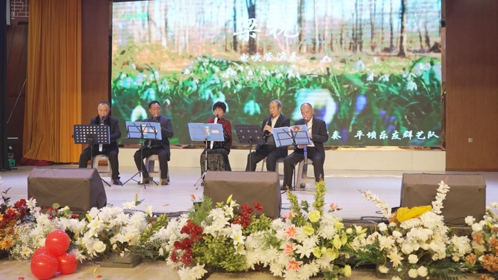 聯誼活動現場節目表演。