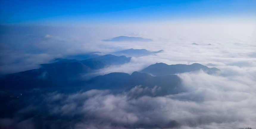 1月1日，貴州省六盤水市鐘山區梅花山度假公園云海。