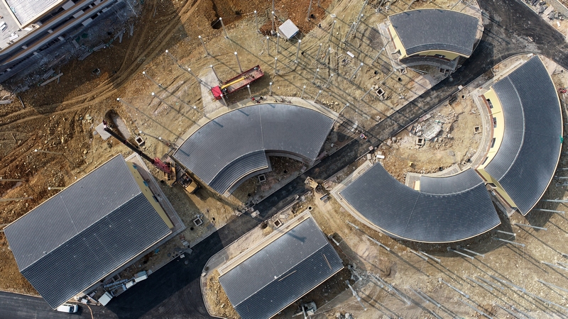 工人在黔金絲猴拯救保護及野生動物救助基礎設施建設項目施工現場忙碌。3（李鶴攝）