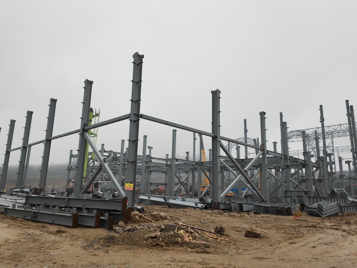 金沙縣煤炭儲配基地建設項目建設現場。陳昱攝