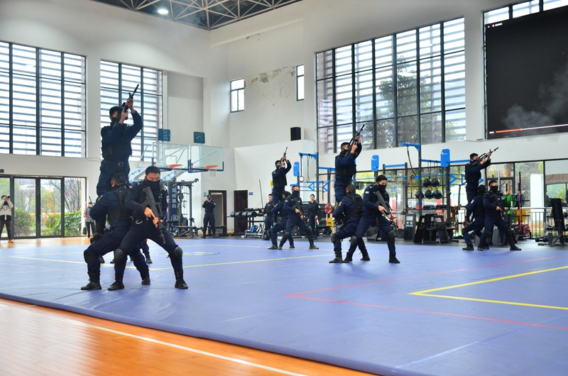 活動現場進行了槍操表演。姚叡 攝