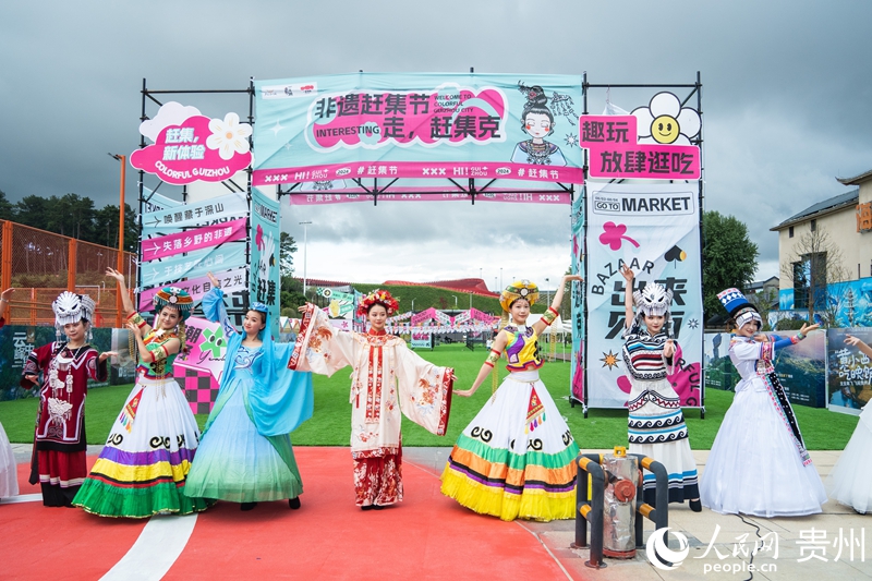 多彩貴州城內的展演活動。人民網 陽茜攝