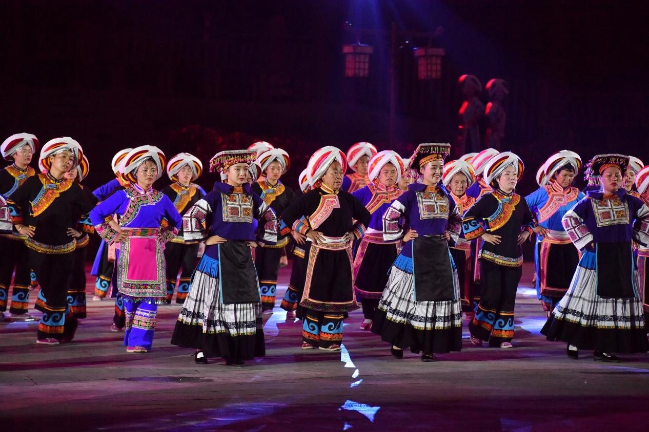 阿妹戚托舞。