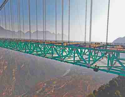 圖為大橋建設現場。本報記者 雷 聲攝