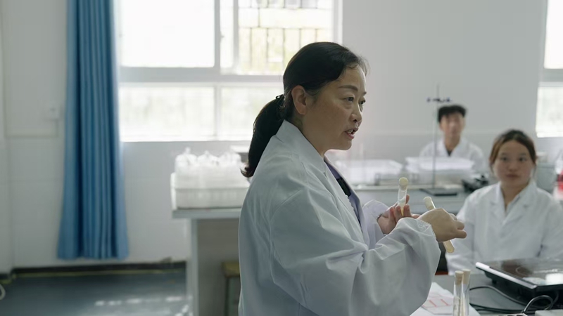 顧昌華在給學生們上課。圖片由受訪者提供