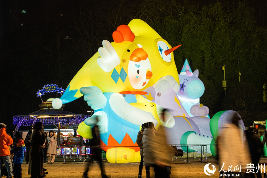 2025觀山湖春節燈會廟市現場。人民網陽茜攝