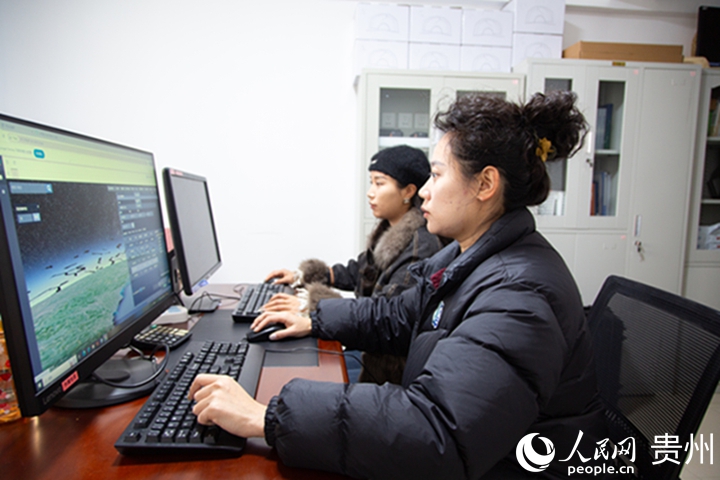 趙翊惟正在制作橋隧3D建模圖。人民網記者 高華攝