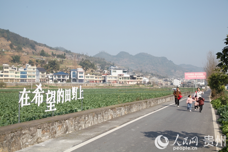 仁懷市茅壩鎮官院村大壩一角。人民網 龍章榆 攝
