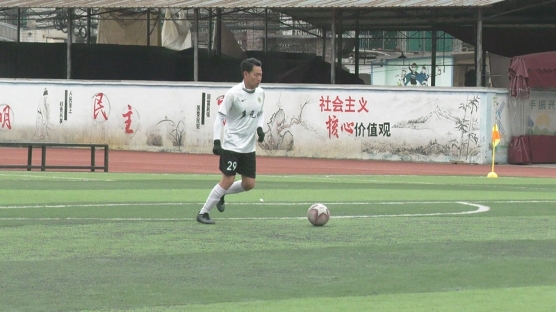 足球比賽。