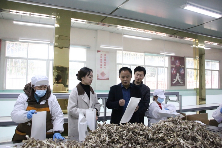 2025年2月5日，貴州印江經開區管委會企業服務中心工作人員走訪企業。梅亞軍攝 (1).jpg