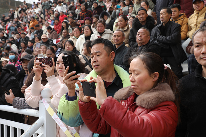 貴州石阡仡佬毛龍節現場。